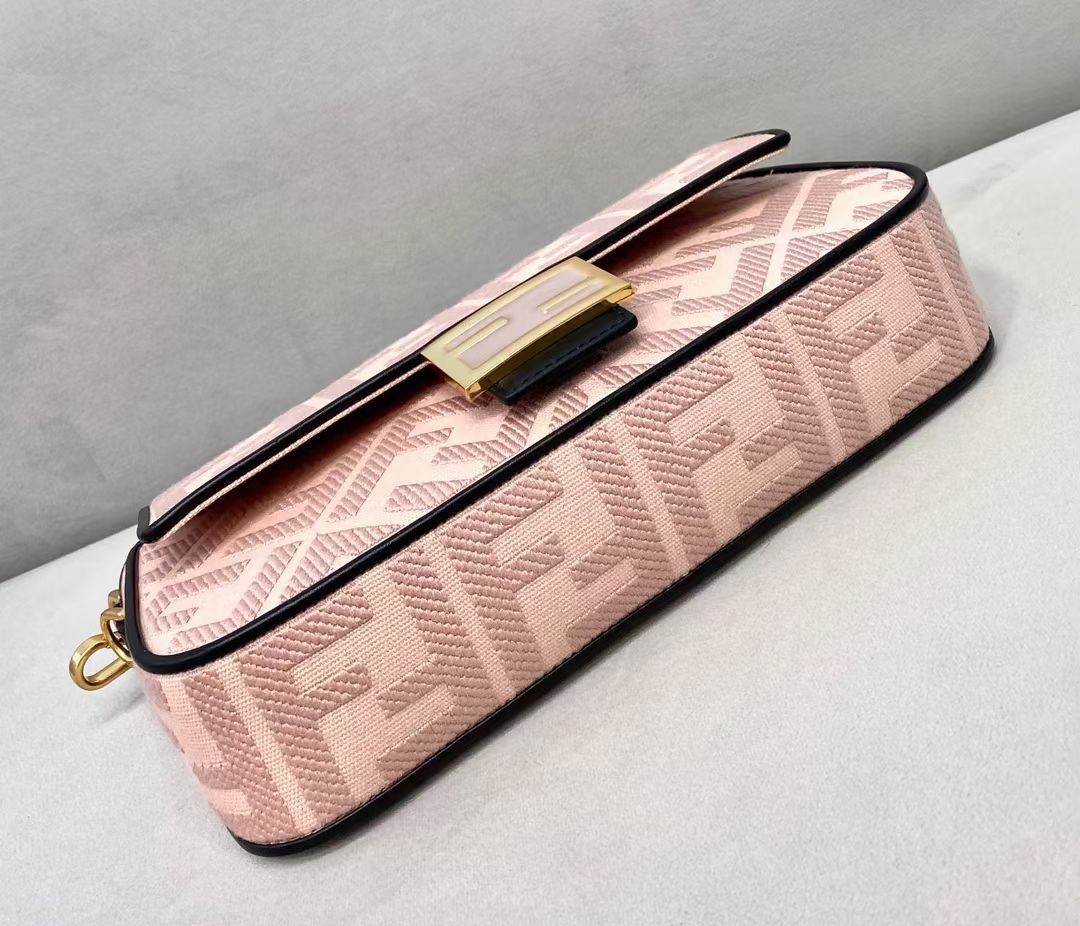 Fendi Baguette 27 cm