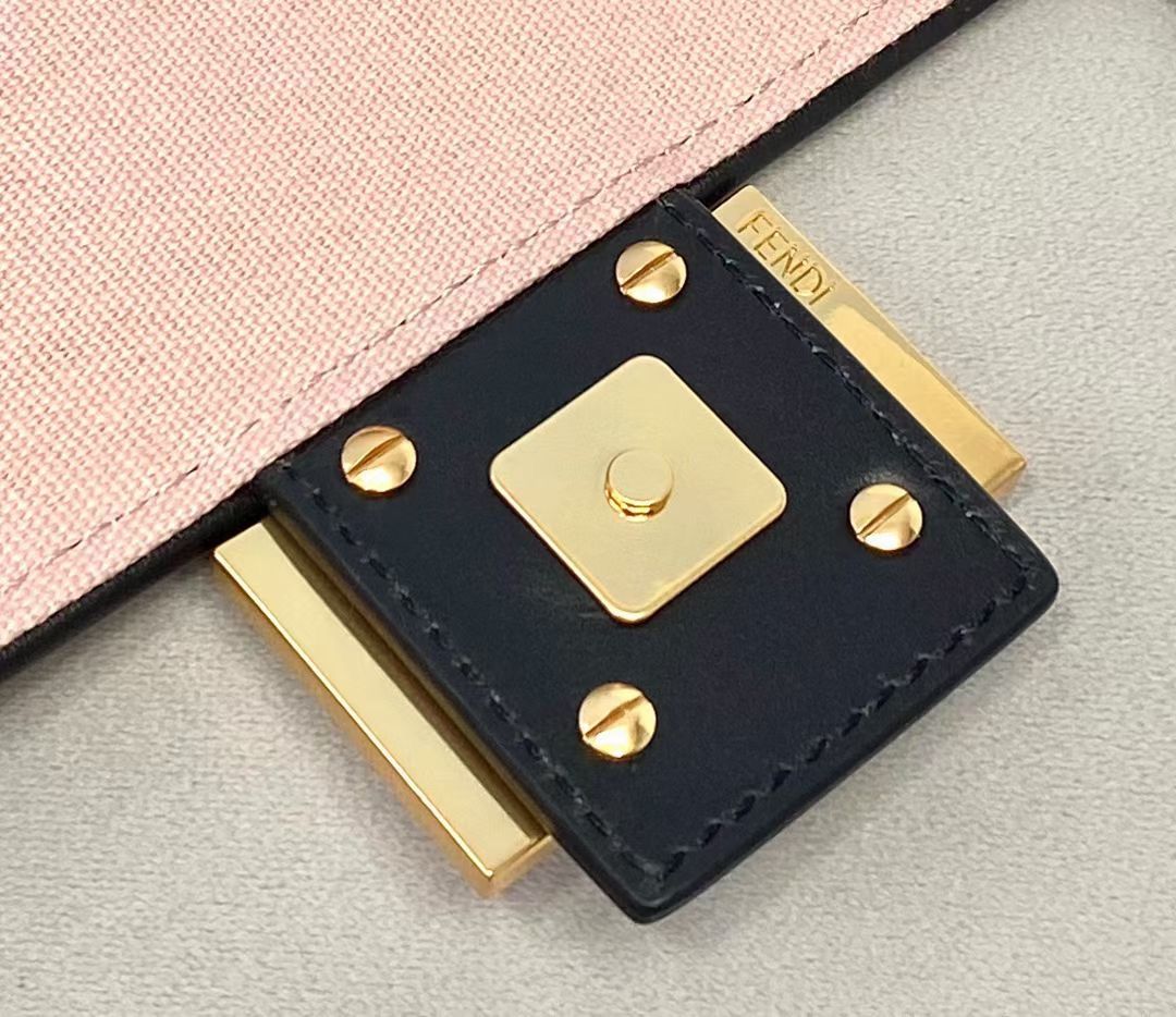 Fendi Baguette 27 cm