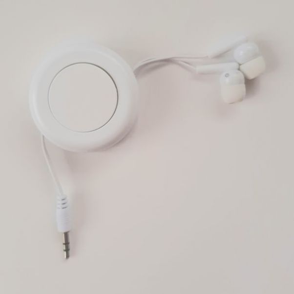 Наушники с убирающимся кабелем