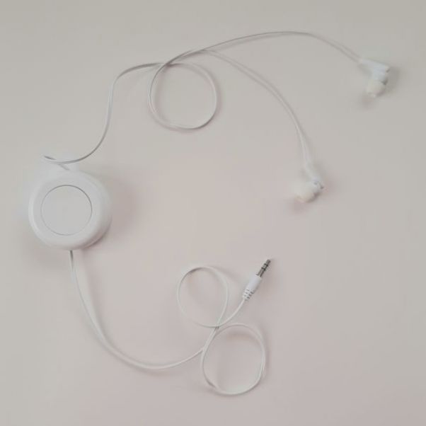 Наушники с убирающимся кабелем