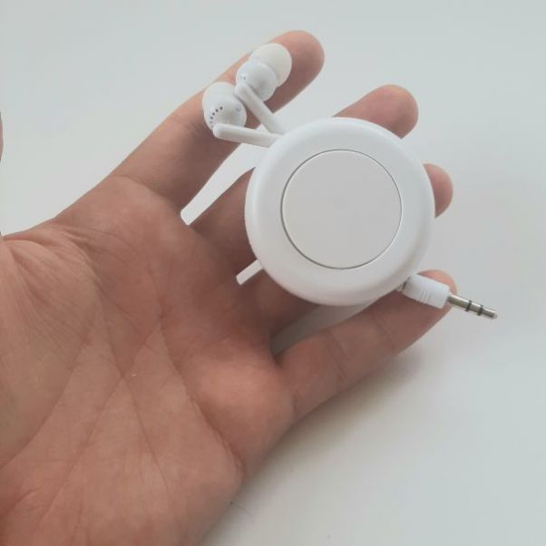 Наушники с убирающимся кабелем