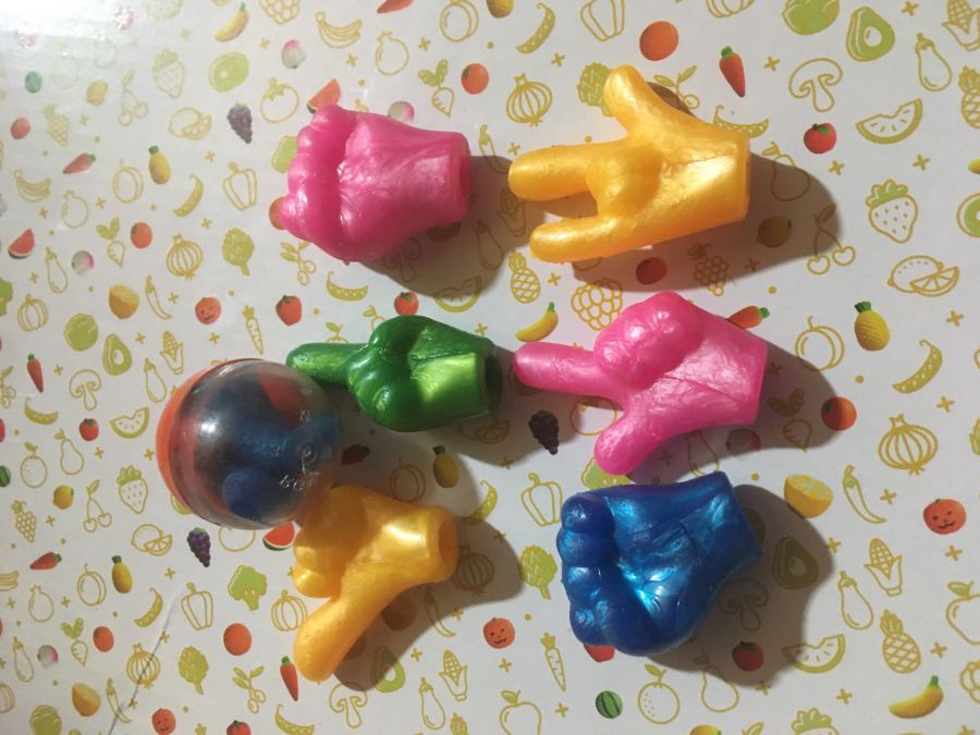 Игрушки для капсул,Насадка на карандаш "Руки"4,25₽