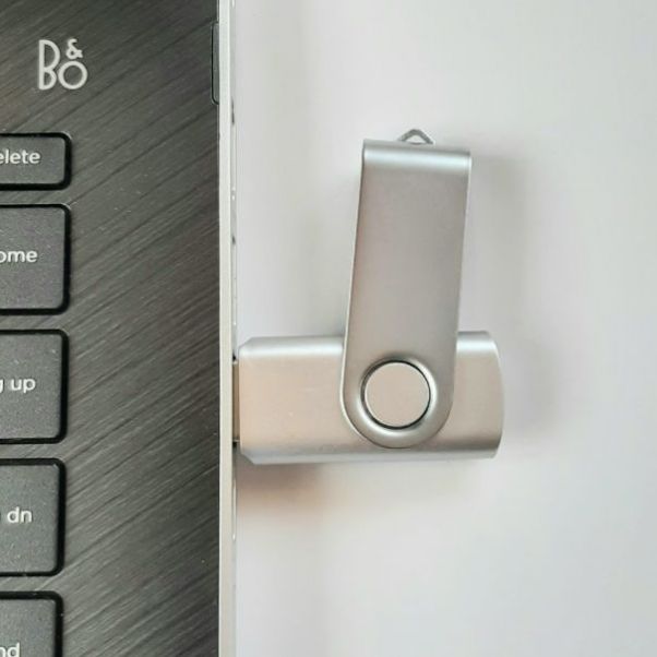 Флешка Twist On серебристая 8 Gb