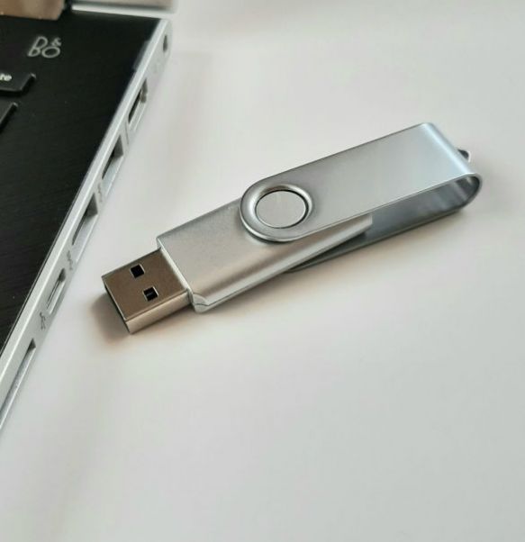 Флешка Twist On серебристая 8 Gb