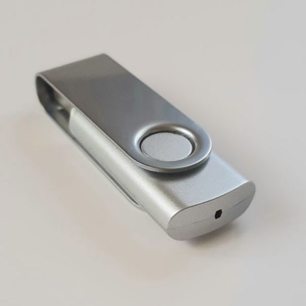 Серебристые флешки Twist 8-16-32 Gb