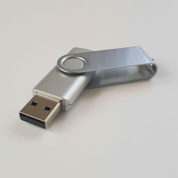 Серебристые флешки Twist 8-16-32 Gb