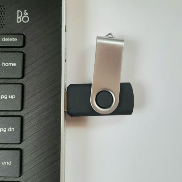 Флешки Twist 8 Gb черные