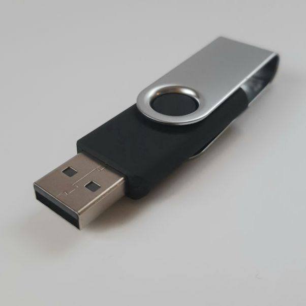 Флешки Twist 16 Gb черные