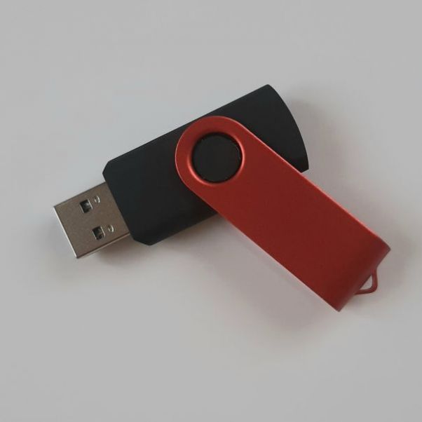 Флешки Twist Color Black 8-16-32 Gb