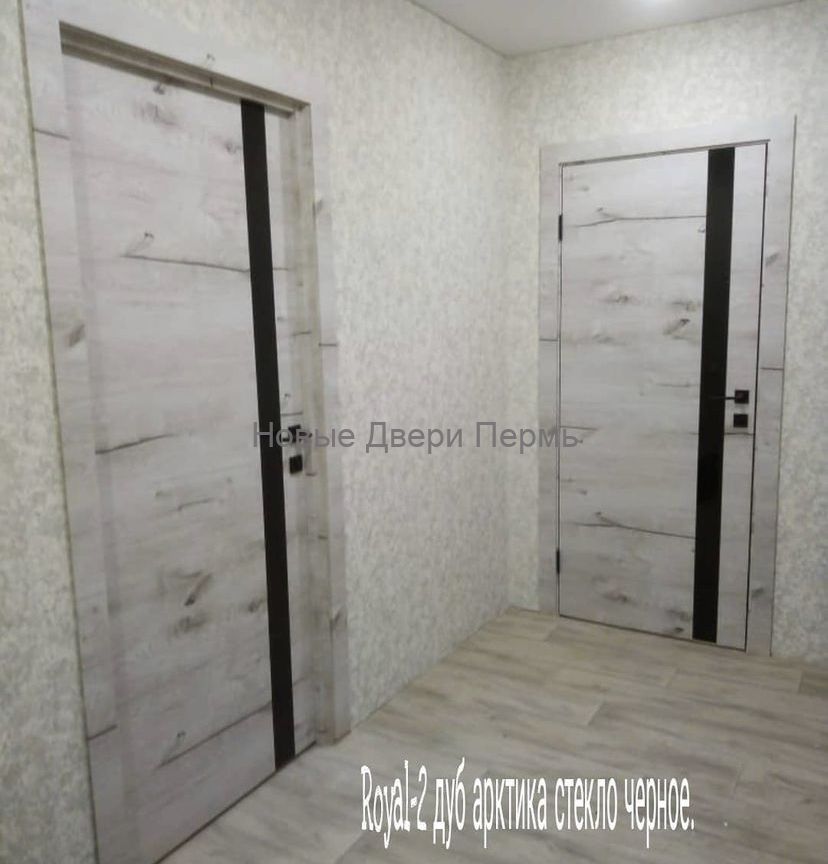 Royal-2 Дуб Арктика черное стекло