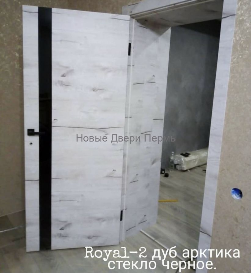 Royal-2 Дуб Арктика черное стекло