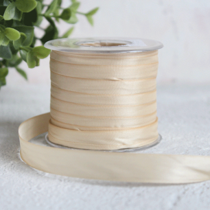 Шелковая лента MAJESTIK светлое золото №180, 13 мм., искусственная