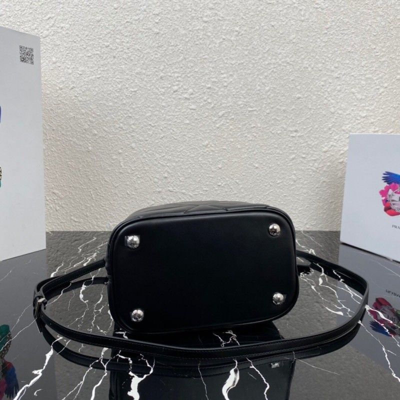 PRADA 21.5*20*12.5 cm