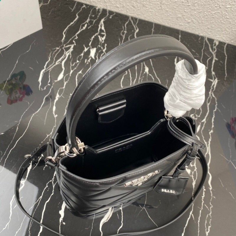 PRADA 21.5*20*12.5 cm