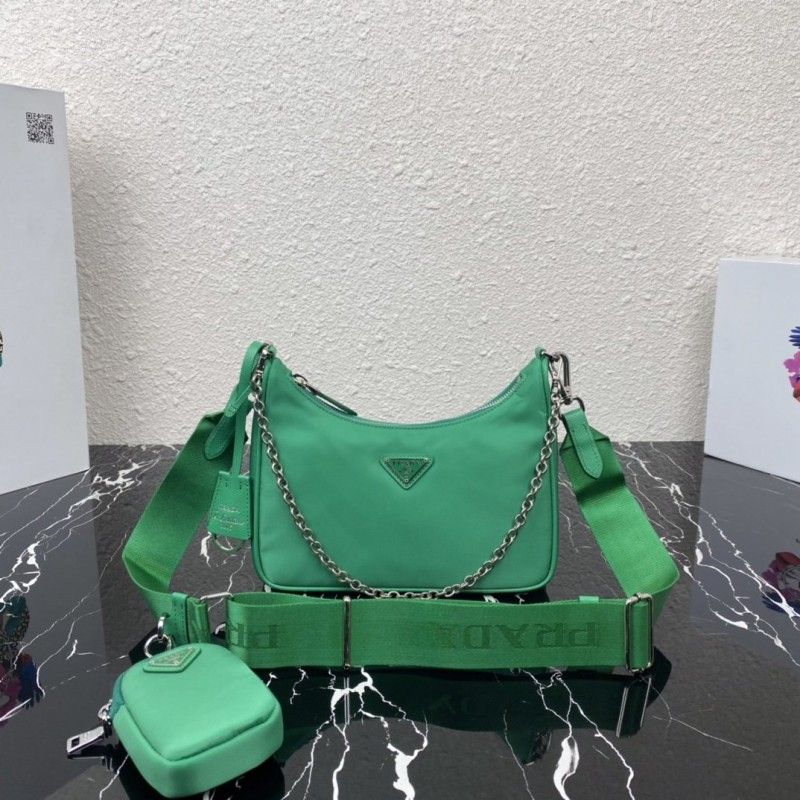 PRADA 22 cm