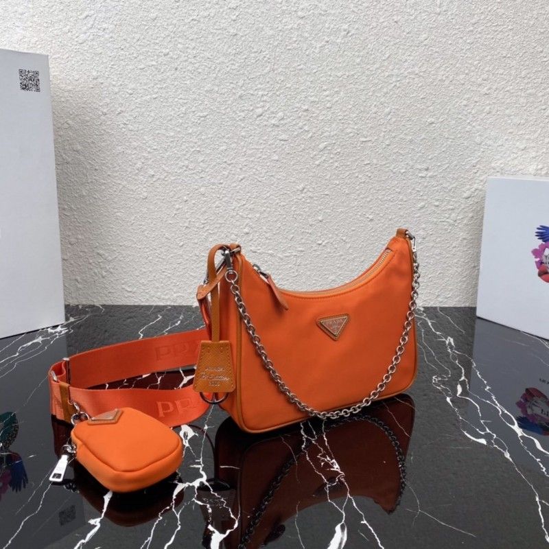 PRADA 22 cm