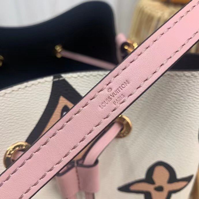 Сумка Louis Vuitton 26х26х17,5 cm