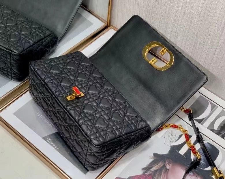 Dior Caro 25 cm