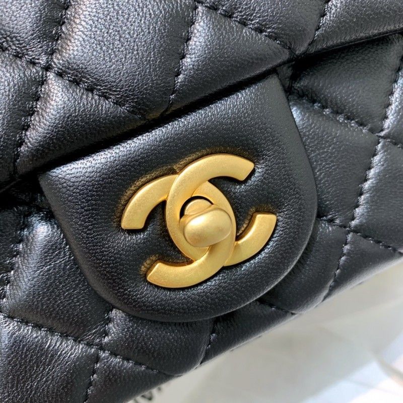 CHANEL 20 cm