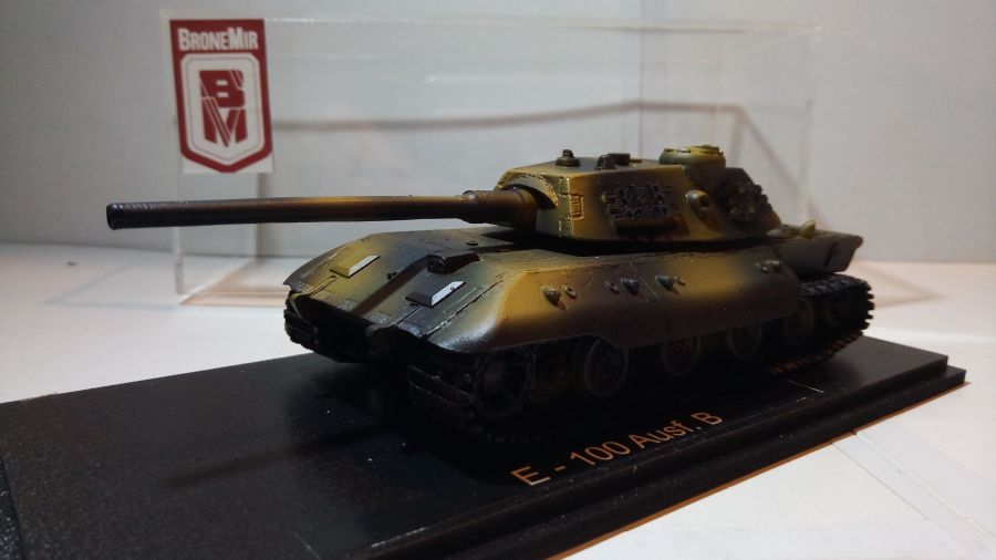 Немецкий опытный тяжёлый танк E-100 Ausf.B (1/72)