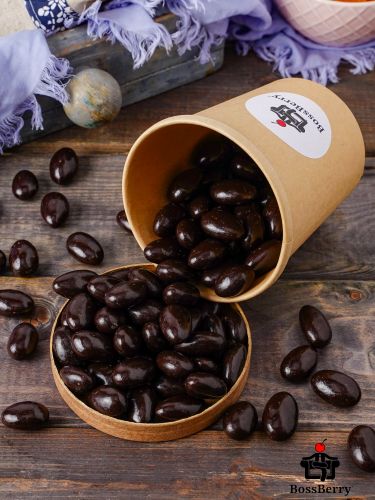 Миндаль в темной шоколадной глазури