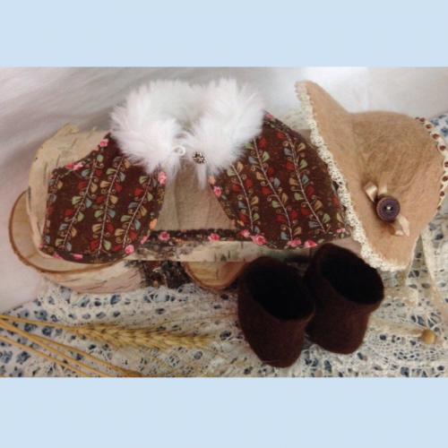 [Панпина] Капор, жилетка и валенки для Зорьки (Лариса Садакова)