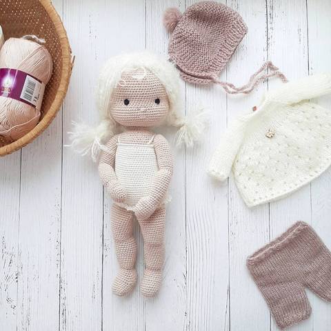 Вязаная куколка и одежда (wooltoys.marina)