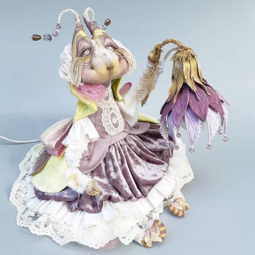 Светлячок девочка (с цветком светильником в лапках). Цикл Муха Цокотуха (Анастасия Голенева)