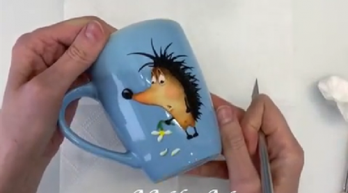 Урок по лепке трогательного Ёжика с ромашкой на кружке (Анна Астахова)