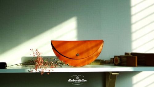 Клатч из кожи «Полумесяц» (HahnsAtelier)