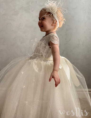 Детское нарядное платье на запахе с пышной юбкой и рукавами-крылышки [westlis]
