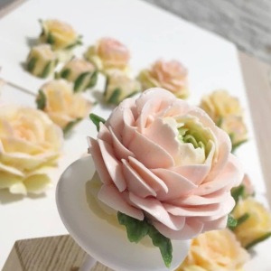 Цветы из белкового крема (Лариса Лазарева)