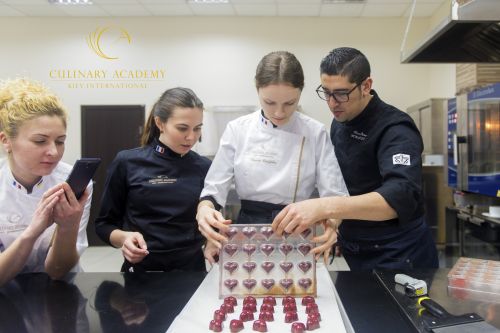 [kica] Шоколад и Конфеты. Запись 3 дневного курса (Ханс Овандо)