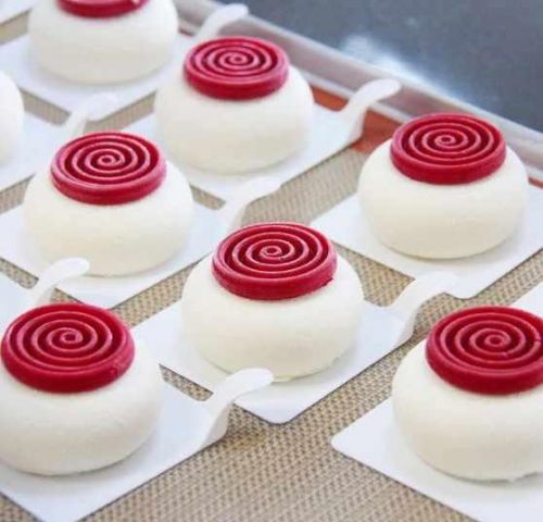 [Кондитерка] Рецепт пирожных Малиновый йогурт (Вера Никандрова)