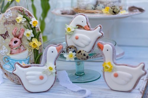 [Пряники 'Стильная Пасха'] Уроки 'Пасхальный зайка с нарциссами' и 'Пасхальные уточки' (Таня Свирко)