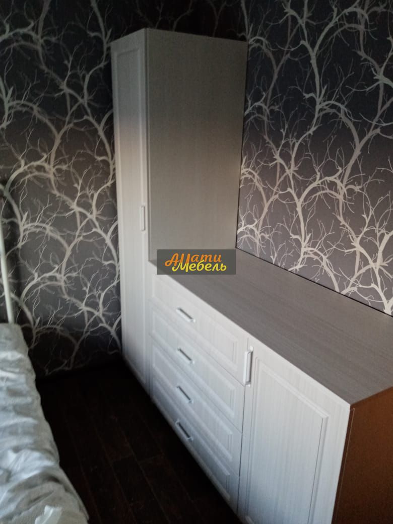 шкаф с комодом в спальню