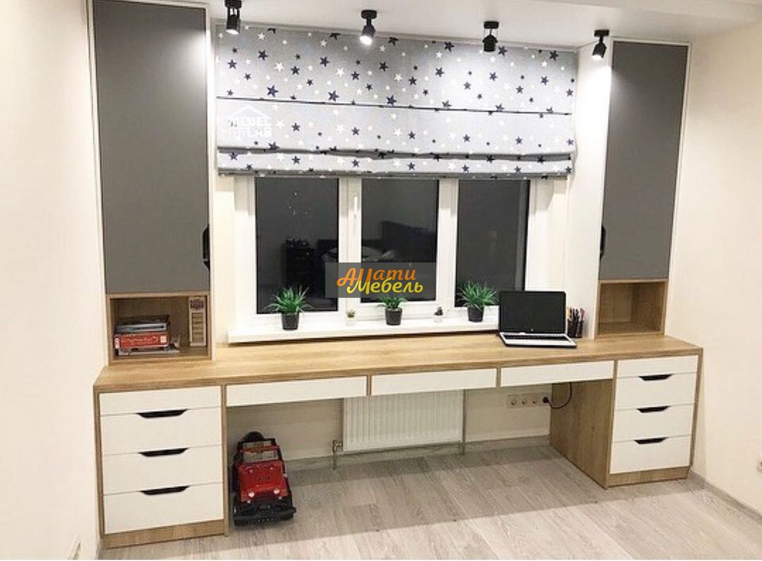 стол в детскую