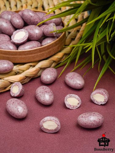 Миндаль в смородиновой йогуртовой глазури