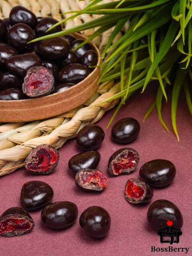 Вишня в темной шоколадной глазури