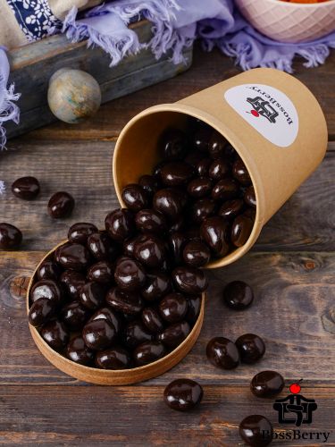 Вишня в темной шоколадной глазури