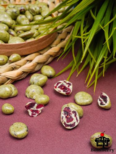 Клюква в йогуртовой глазури с крапивой