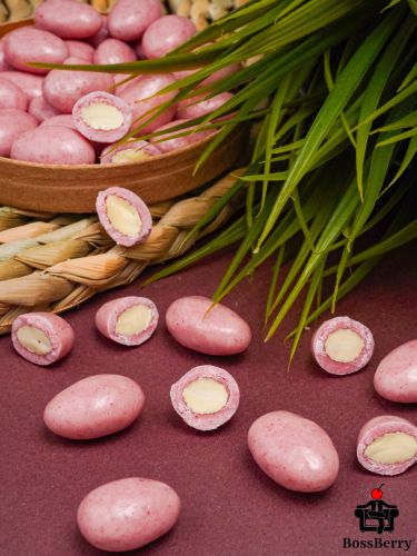 Миндаль в малиновой йогуртовой глазури