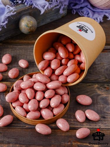 Миндаль в малиновой йогуртовой глазури