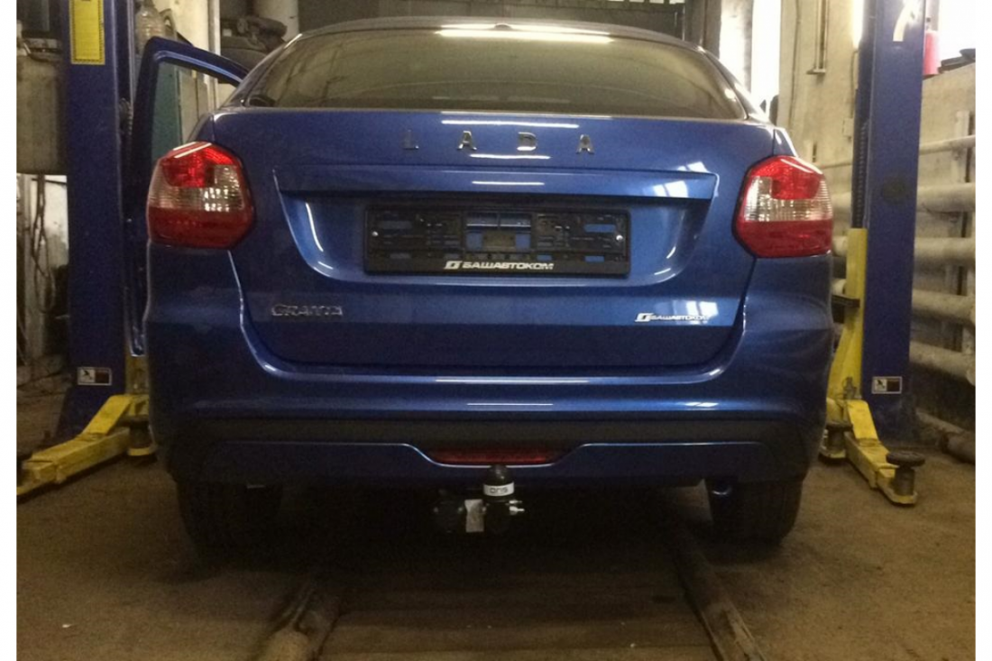 Фаркоп Lada Granta универсал 2018-, Granta Cross 2019-, Granta седан 2011-, Granta лифтбек 2011-, Lada Kalina 1118 седан 2004-2013, Kalina 1117 универсал 2005-2013, Kalina 2 2194 универсал 2013-2018, Kalina Cross 2014-2018 крепление шара на двух болтах