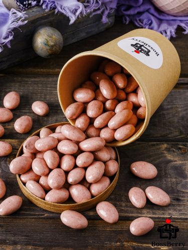 Миндаль в клубничной йогуртовой глазури