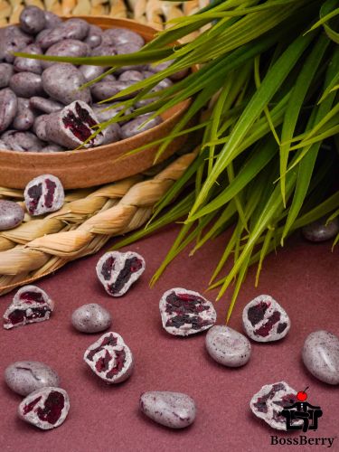 Клюква в черничной йогуртовой глазури