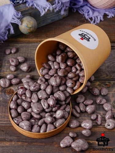 Клюква в черничной йогуртовой глазури