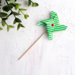 Ветрячок для куклы, зеленый, 12 см.