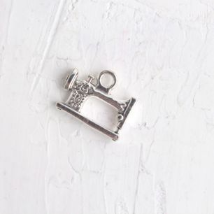 Подвеска металлическая - Швейная машинка 1,5*1,9 см.