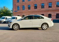 Вид слева Volkswagen Polo 2021г. белого цвета